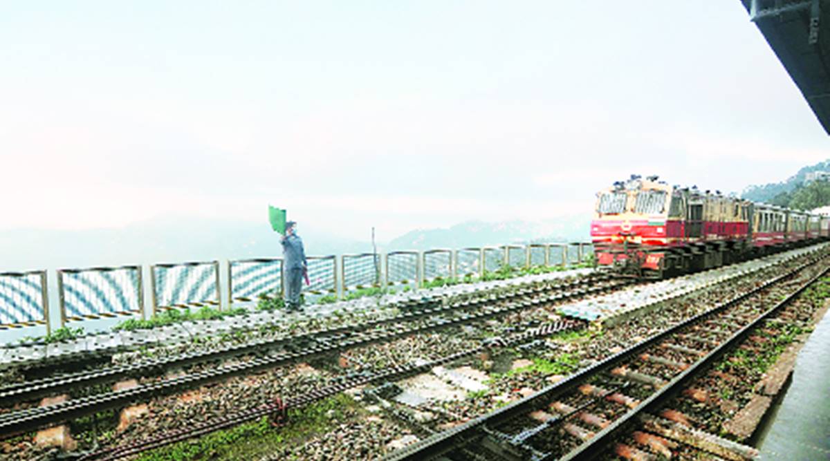 HP: Toy train with 7 coaches makes special run — for an ...